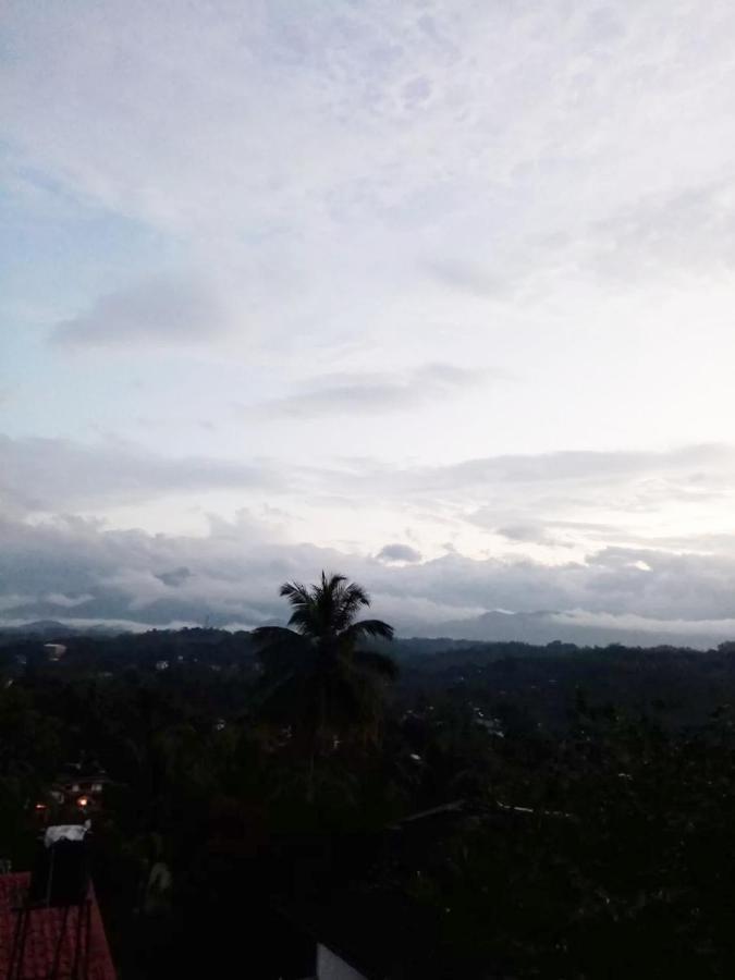 Chandi Mahal Homestay Kandy Buitenkant foto