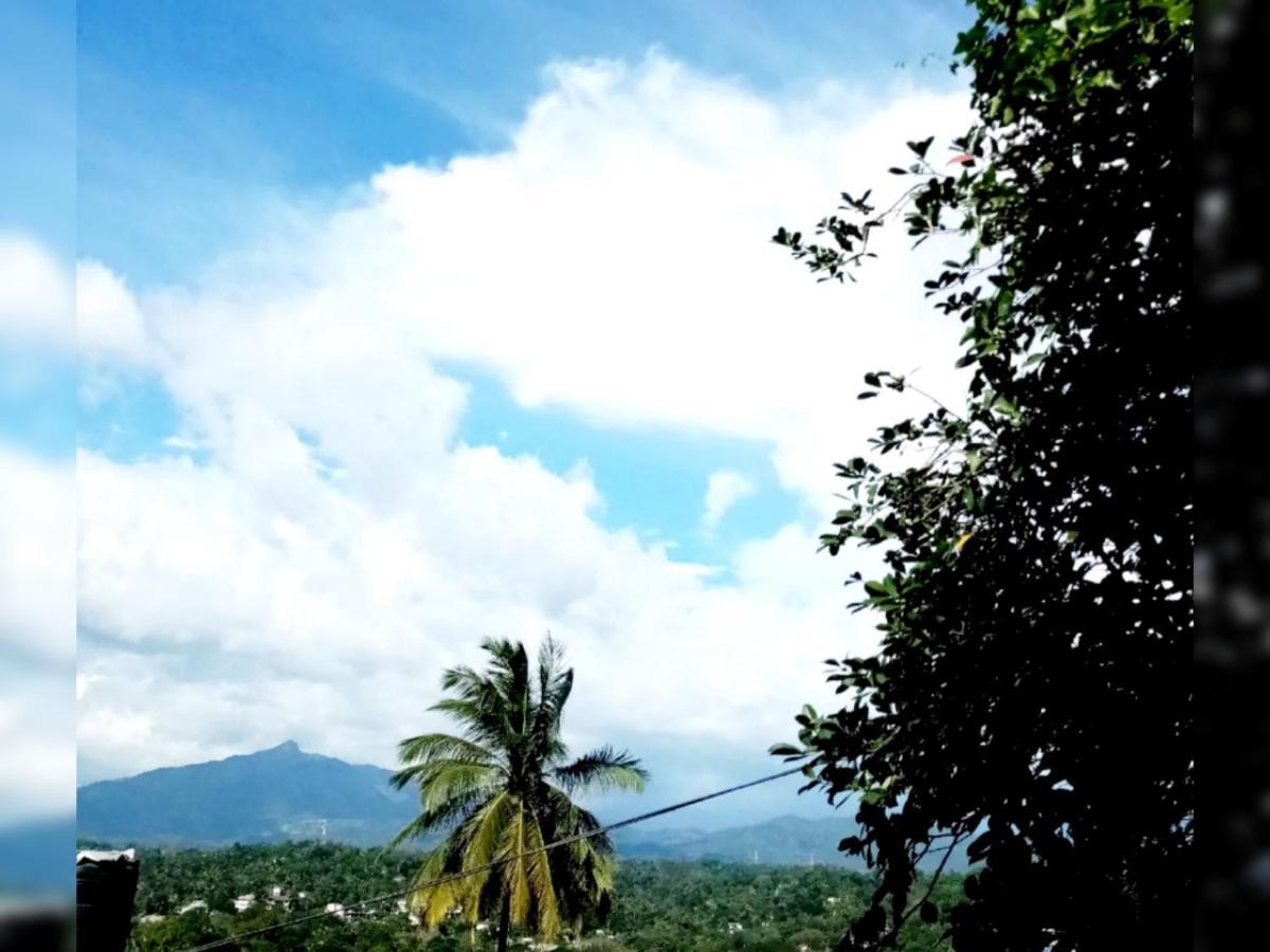 Chandi Mahal Homestay Kandy Buitenkant foto