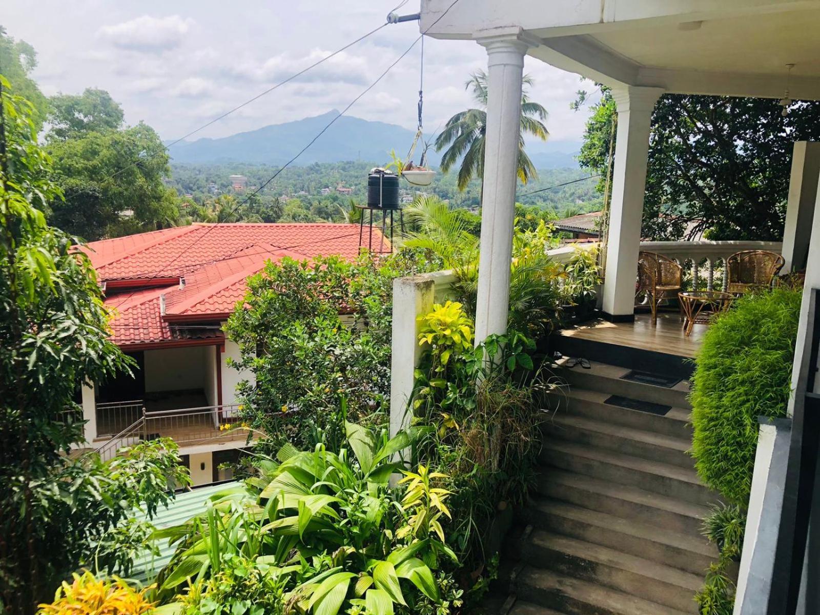 Chandi Mahal Homestay Kandy Buitenkant foto